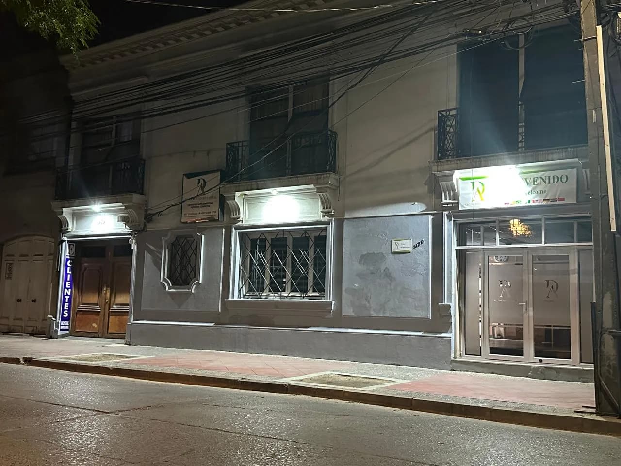 Estacionamiento y acceso vehicular